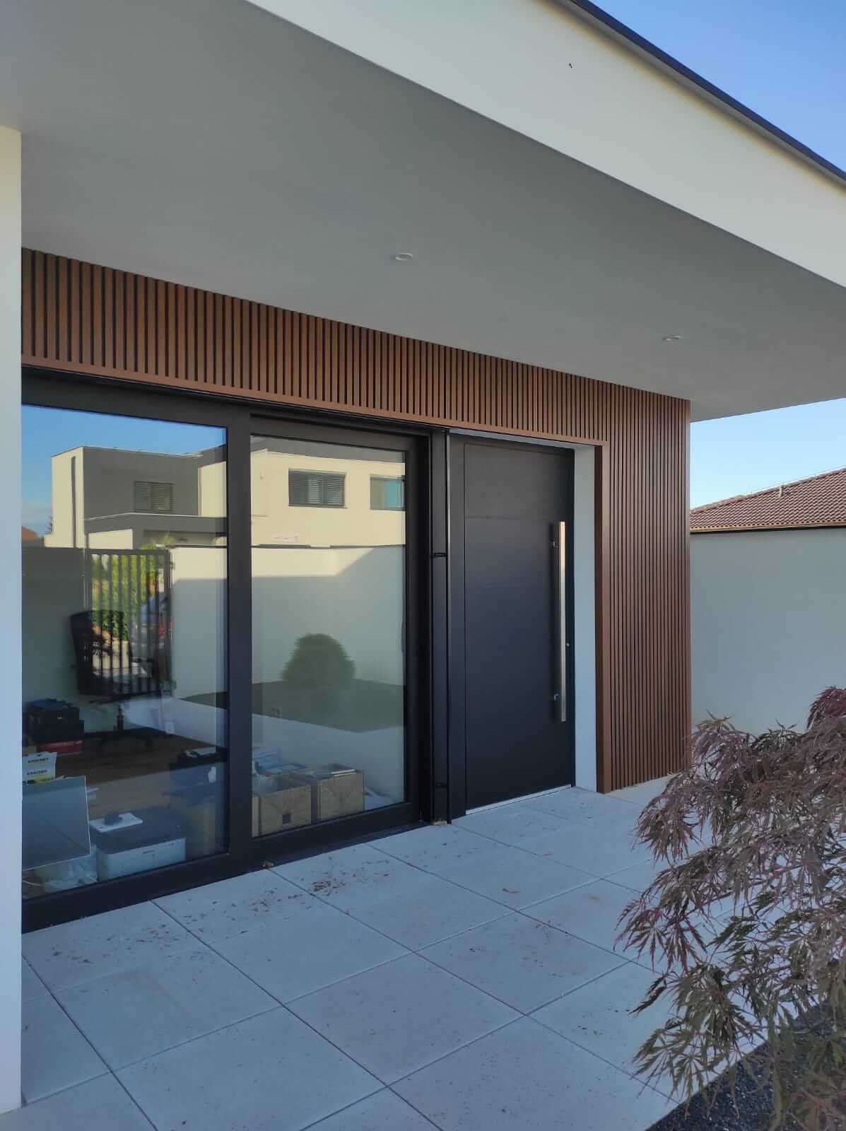 Lamelova fasada, lamelovy obklad na fasadu, Nemi Trade, WPC slovakia, Wood plast, WPC fasada, lamelový obklad na dom, lamelova brana, skrasli dom, WEO 35, WEO 60,WEO Classic lamely na dom, wpc lamely