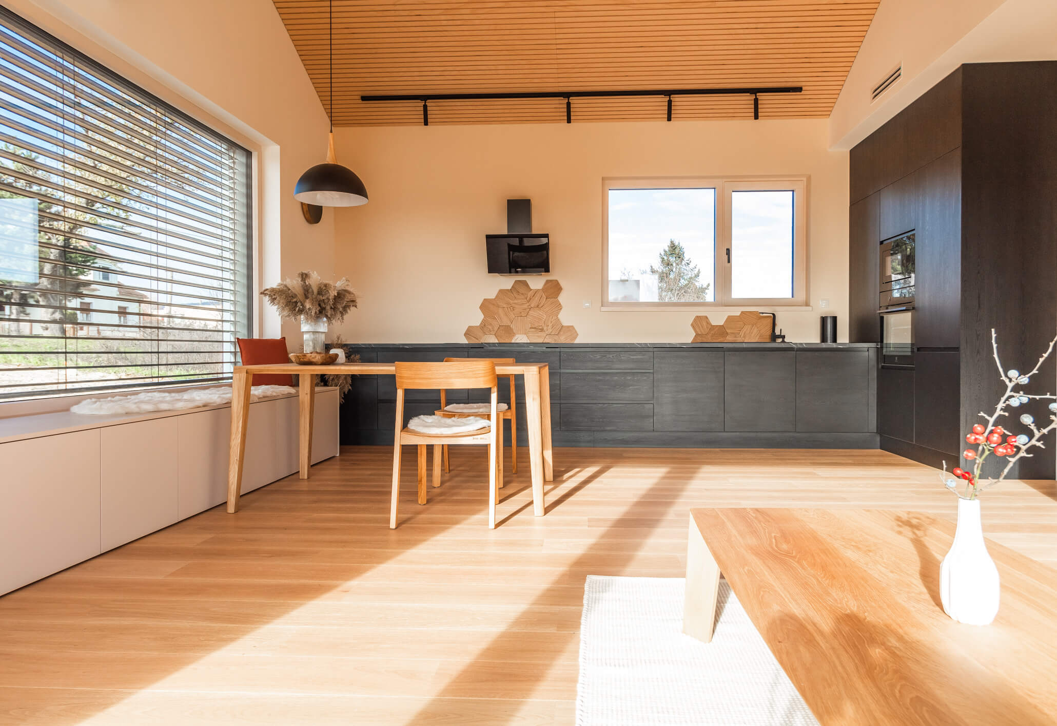 Lamelový panel, lamely na stenu, Nemi Trade, lamely merkury market, lamelovy panel obi, dubový lamelovy panel, skrasli dom, akustický panel, dubove parkety, lamelova stena, lamelovy panel nature, lamelovy strop, stropne lamely, moderný strop, lamely na strop, drevený strop, navrh dizajnu, navrh interieru, 3D vizualizacia interier, dizajneri architekti